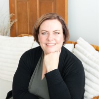 With extensive business acumen built on 15 years of HR leadership, culminating at the VP-level, Stephanie expertly balances strategic oversight with hands-on execution.